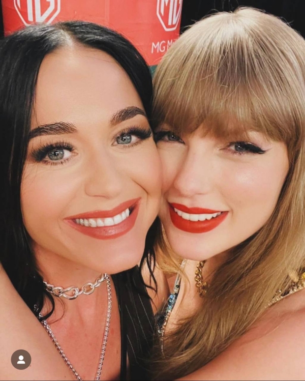 Katy Perry after The Eras Tour: Shows off photo of Taylor Swift cheek-by-jowl, has a strange expression when listening to the song where the owner insults her!  - Photo 3.