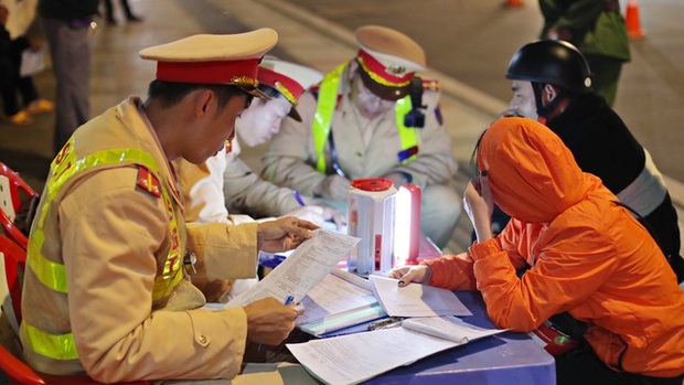 Phó Chánh Văn phòng UBND tỉnh và Phó Chánh Thanh tra Sở khai làm nghề tự do khi vi phạm nồng độ cồn - Ảnh 1.