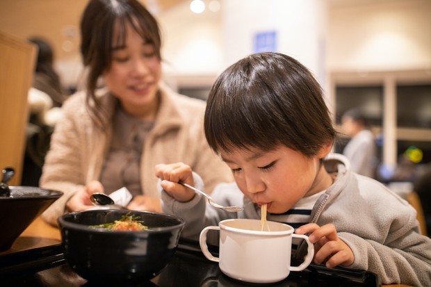 Trẻ có 3 phản ứng này khi ăn uống cho thấy trong tương lai trí não sẽ phát triển vượt trội, cha mẹ lưu ý - Ảnh 1.