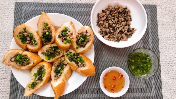 Khách Tây trầm trồ món làm từ bánh mỳ người Việt cũng ít nghe: Tưởng không ngon mà ngon không tưởng - Ảnh 7.