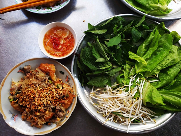 Khách Tây trầm trồ món làm từ bánh mỳ người Việt cũng ít nghe: Tưởng không ngon mà ngon không tưởng - Ảnh 3.