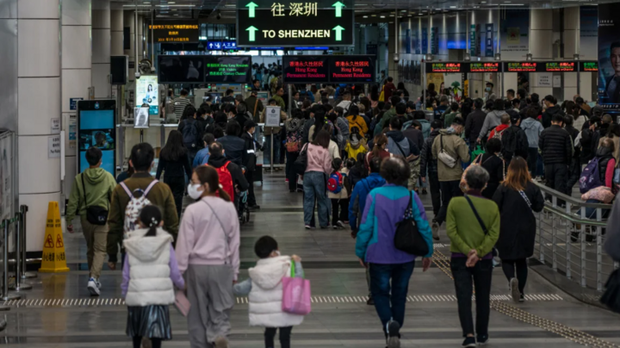 Trung Quốc: Dân Hong Kong đổ về đại lục để tiêu tiền xả láng - Ảnh 2.