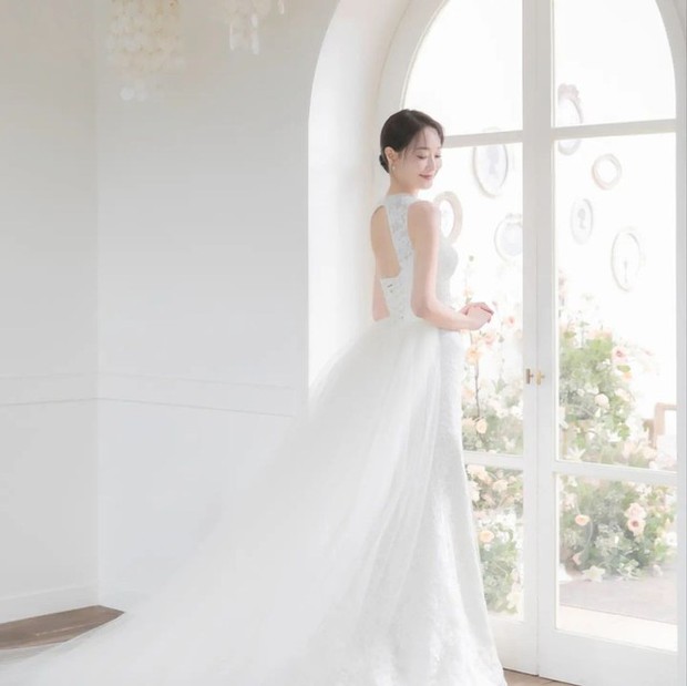 Hình ảnh Yeon Min Ji và chồng sắp cưới.