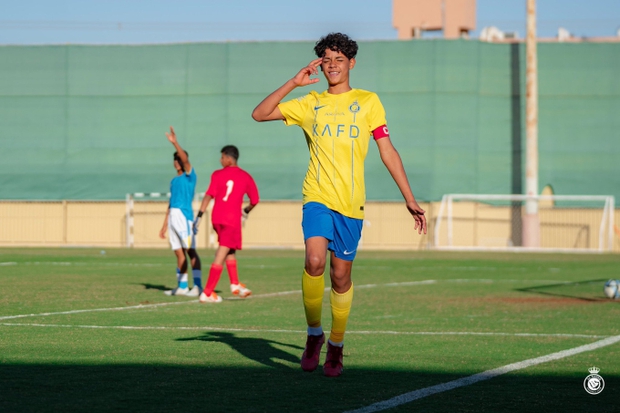 The Ronaldo family received a special honor at U13 Al Nassr, possessing the highest height and scoring ability in the team - Photo 1.