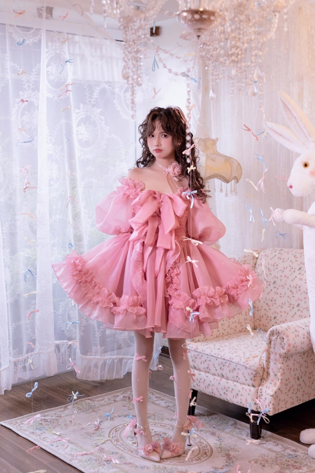 Tên của tớ là Pun: Tiểu thư có 1,3 triệu fan trên TikTok, diện mạo và cuộc sống đời thật như búp bê xé truyện bước ra là ai? - Ảnh 9. Tên của tớ là Pun: Tiểu thư có 1,3 triệu fan trên TikTok, diện mạo và cuộc sống đời thật như búp bê xé truyện bước ra là ai? - Ảnh 9.