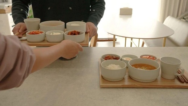Mẹ đảm Hàn Quốc áp dụng 11 thủ thuật này để có căn bếp sạch sẽ và tăng gấp đôi dung lượng lưu trữ - Ảnh 4.