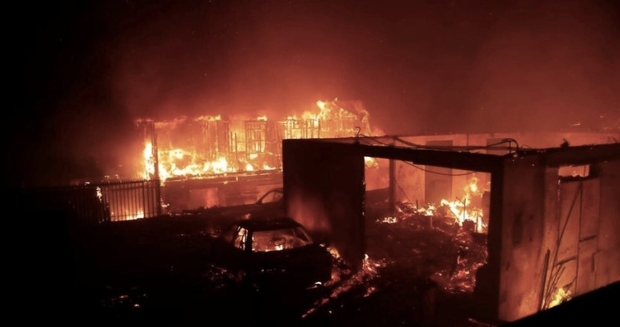 Cháy rừng khiến ít nhất 51 người chết, đe dọa các khu đô thị ở Chile - Ảnh 1.