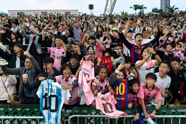 Messi khiến NHM Hồng Kông (Trung Quốc) bức xúc - Ảnh 1.