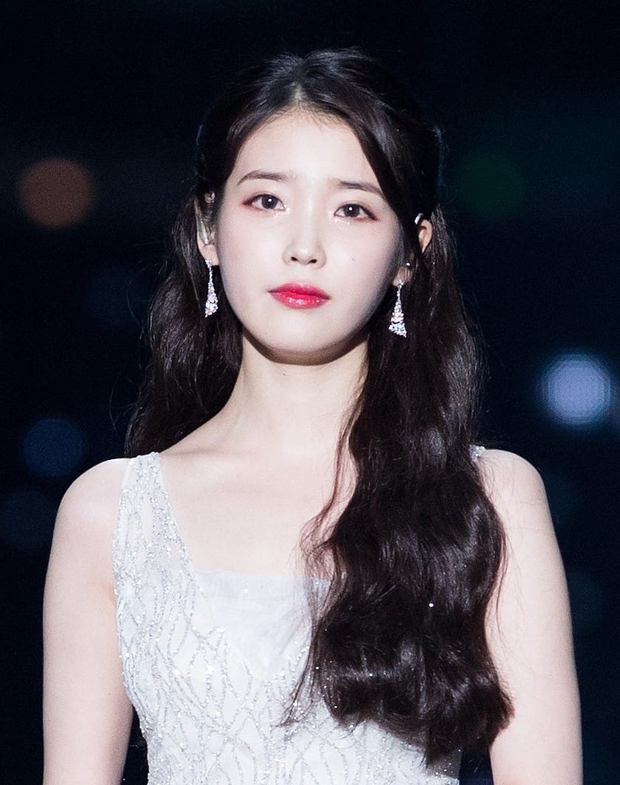 IU: Cô bé hạt tiêu sở hữu thành tích hàng đầu làng giải trí Hàn - Ảnh 2.