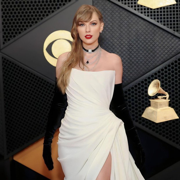 Taylor Swift and the Grammy disaster: Criticized for being disrespectful to Celine Dion, Beyoncé fans protest the results, does Jay Z also add fuel to the fire? - Photo 1.