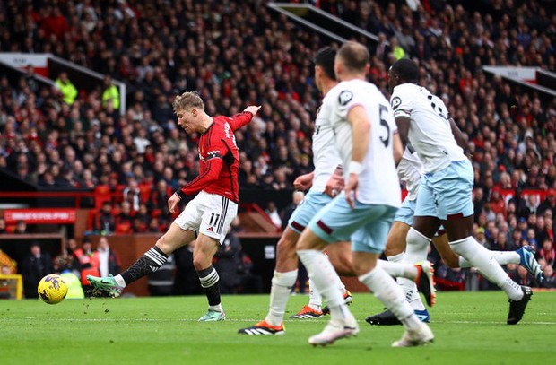 Sao trẻ MU vượt mặt Ronaldo, chinh phục kỷ lục - Ảnh 2.