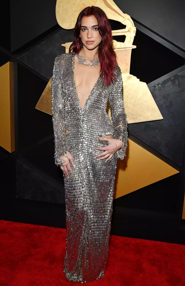 Super Grammy red carpet 2024: King snake Taylor Swift closely slashes the "sorrowful woman" pairing of Lana Del Rey and Miley Cyrus, not as controversial as Doja Cat's indiscretion - Photo 13.