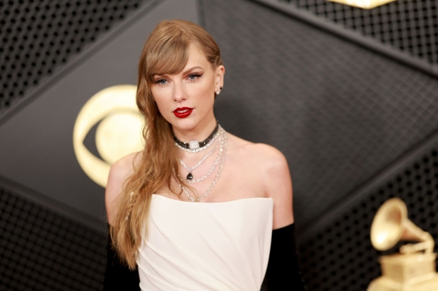 Super Grammy red carpet 2024: King snake Taylor Swift closely slashes the "sorrowful woman" pairing of Lana Del Rey and Miley Cyrus, not as controversial as Doja Cat's indiscretion - Photo 4.