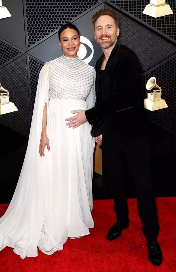 Super Grammy red carpet 2024: King snake Taylor Swift closely slashes the "sorrowful woman" pairing of Lana Del Rey and Miley Cyrus, not as controversial as Doja Cat's indiscretion - Photo 22.