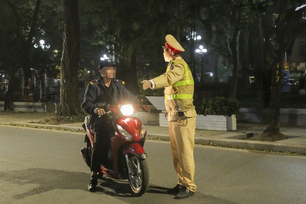 Hà Nội: Sau tiệc tất niên, nhiều “ma men” bị phạt hàng triệu đồng khi ra đường - Ảnh 6.