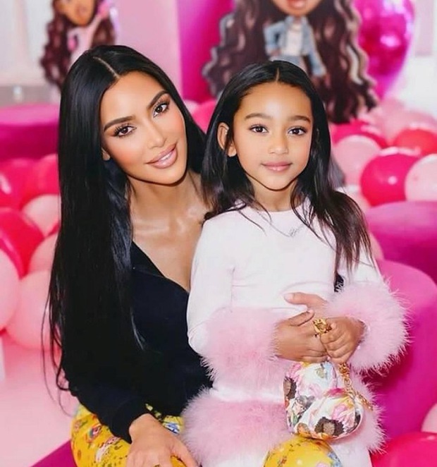 Kim Kardashian's daughter grows older and more beautiful, her current beauty is like a replica of her mother's - Photo 1.