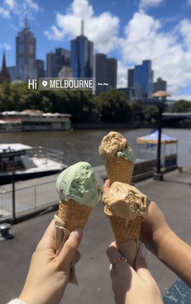 Chi Pu công khai đăng ảnh thân thiết với 1 nhân vật, còn sát rạt dạo phố bên nhau - Ảnh 3.