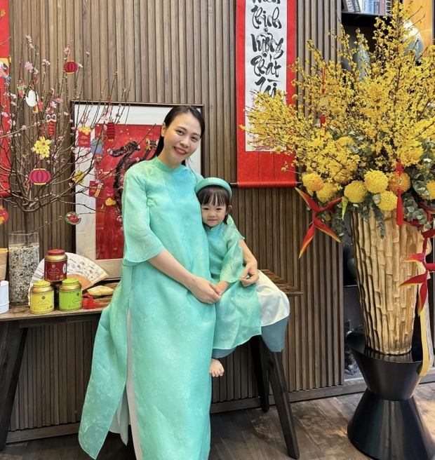 Phu nhân hào môn rộn ràng ngày cuối năm: Đàm Thu Trang cùng con đánh lẻ, Phạm Hương chăm chỉ làm 1 việc ở Mỹ - Ảnh 6.