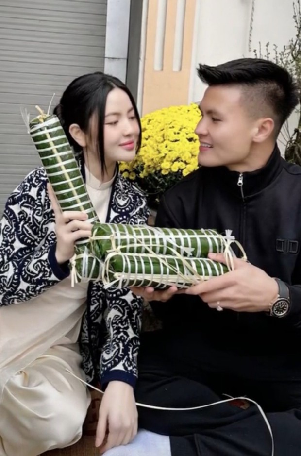Hé lộ khoảnh khắc sum vầy của Chu Thanh Huyền với gia đình Quang Hải: Cùng gói bánh chưng, có mẹ chồng vẫn tình tứ thế này đây - Ảnh 3.