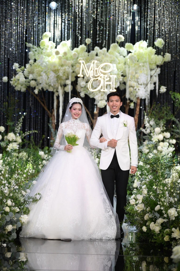 Những đám cưới đình đám của các ngôi sao bóng đá năm 2023: Đoàn Văn Hậu và Doãn Hải My chiếm trọn spotlight - Ảnh 1.