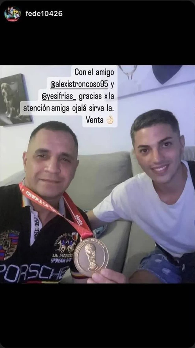 Nhà vô địch World Cup bị vợ bán huy chương, áo đấu để trang trải - Ảnh 3.