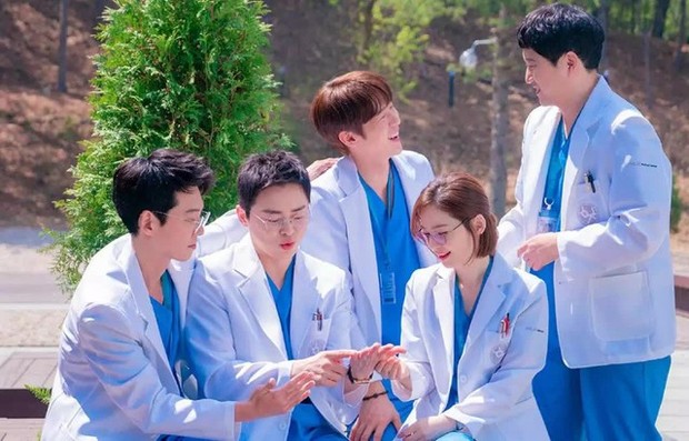 Vào trường y Hàn Quốc khó hơn trúng số hay debut làm idol và nỗi ám ảnh của cả quốc gia về nghề bác sĩ - Ảnh 2.
