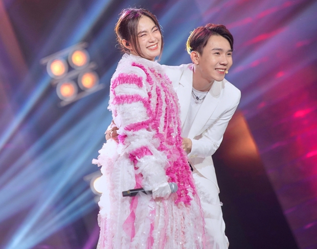 Giai điệu Một người đứng từ xa chờ anh về
