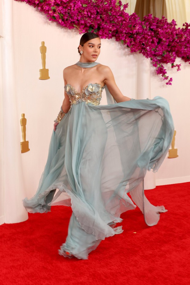 Trực tiếp thảm đỏ Oscar 2024: Zendaya chặt chém nàng “Juliet” bốc lửa, Ariana Grande chơi trội đối lập Margot Robbie - Ảnh 6.