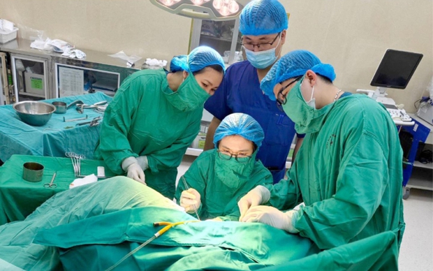 Bé gái 11 tuổi rong kinh suốt 1 tháng, bác sĩ phát hiện điều không ngờ - Ảnh 1.