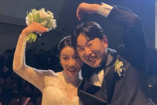 Ha Ji Won bất ngờ xin lỗi giữa lễ cưới của cặp diễn viên hài đình đám, nguyên nhân vì đâu? - Ảnh 5.