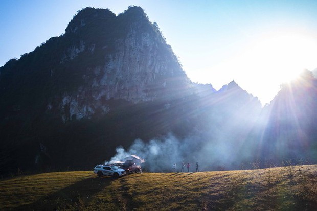 Phát hiện thảo nguyên xanh cách Hà Nội chưa tới 100km, được so sánh như “vịnh Hạ Long trên cạn” - Ảnh 3.