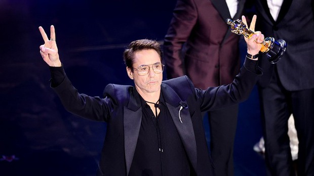 Tranh cãi “Iron Man” Robert Downey Jr. bơ đẹp Quan Kế Huy khi nhận giải Oscar, xót nhất nụ cười vụt tắt tận 2 lần - Ảnh 8.
