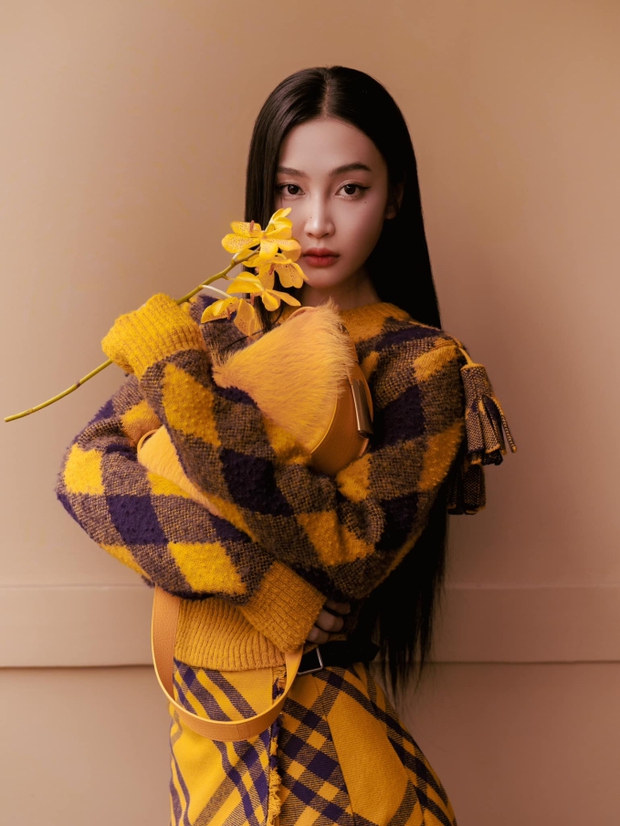 Nữ ca sĩ chơi lớn cover loạt hit Vpop mới ra mắt gần đây nhưng dân tình lại chỉ ra điểm khác biệt ở visual! - Ảnh 4.