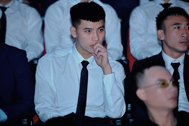 Top 5 cầu thủ đẹp trai nhất đội tuyển Việt Nam: Vị trí số 1 vừa điển trai lại còn giàu - Ảnh 8.