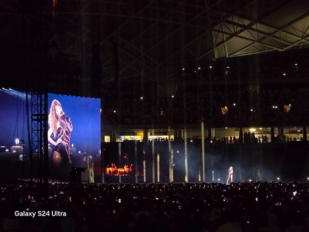 Ngắm thật gần thần tượng Taylor Swift tại Eras Tour với Galaxy S24 Ultra - Ảnh 3.