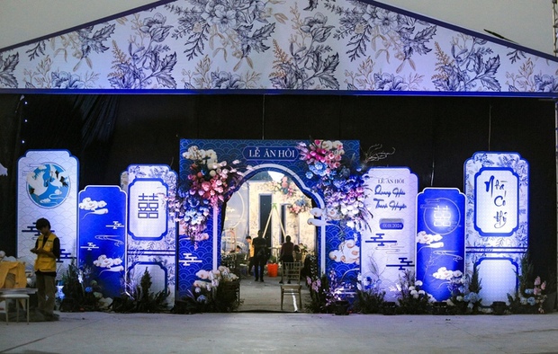 Quang Hải tổ chức đám cưới tại hai địa điểm, dựng rạp siêu hoành tráng ở sân vận động - Ảnh 3.