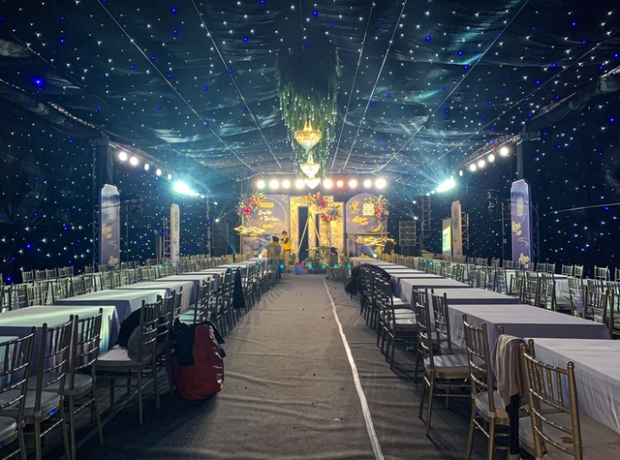 Quang Hải tổ chức đám cưới tại hai địa điểm, dựng rạp siêu hoành tráng ở sân vận động - Ảnh 2.