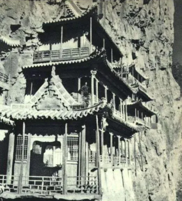 Ngôi chùa nguy hiểm nhất Trung Quốc cheo leo trên vách núi hơn 1.500 năm - Ảnh 9.