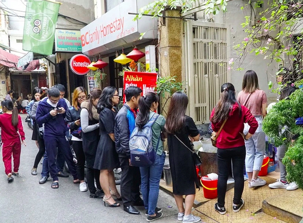 Bún ngan Nhàn đóng cửa sau bài tố mắng chửi khách thậm tệ, hàng xóm và nhân viên tiết lộ thêm nhiều thông tin - Ảnh 4.