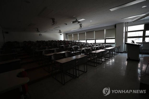 Trường y Hàn Quốc ngay lúc này: Giáo sư đồng loạt đòi bỏ việc, giảng đường tê liệt vì bị sinh viên tẩy chay - Ảnh 8.
