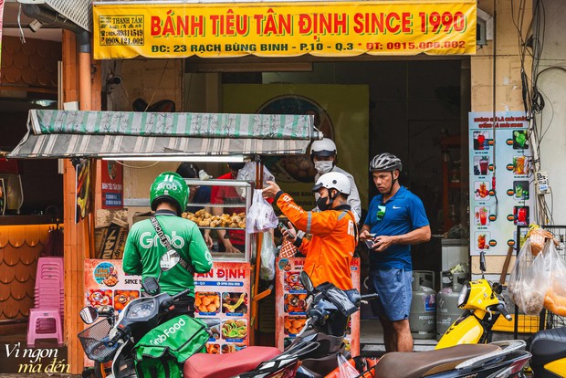 Tiệm bánh bao, bánh tiêu chiên bằng dầu dừa thơm phức ngày bán gần 3.000 cái, con gái nối nghiệp sáng tạo thêm nhiều món... bắt trend - Ảnh 2.