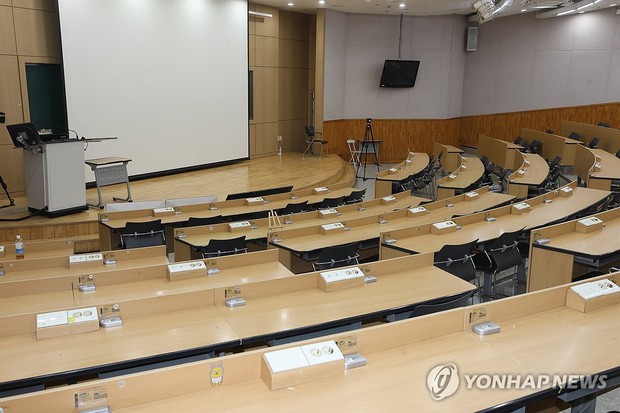 Trường y Hàn Quốc ngay lúc này: Giáo sư đồng loạt đòi bỏ việc, giảng đường tê liệt vì bị sinh viên tẩy chay - Ảnh 2.