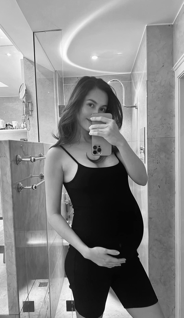 Á hậu Hoàng My - Bức ảnh bầu bí hạnh phúc.