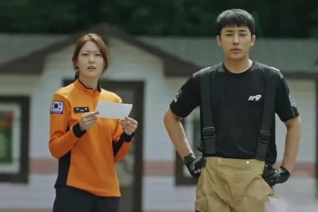 Bị khui chuyện phim giả tình thật giữa drama tình ái Han So Hee, chị gái Jeongyeon (TWICE) lập tức lên tiếng - Ảnh 4.