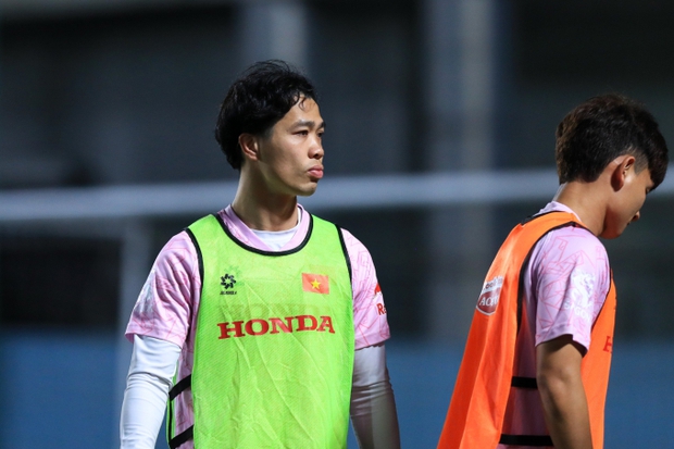 Hái táo sau buổi tập