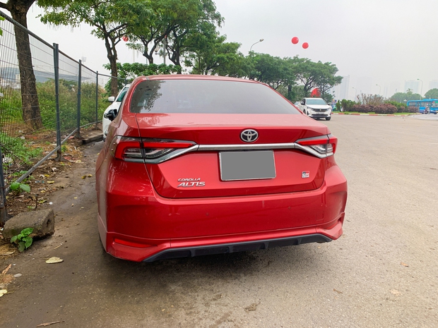 Toyota Corolla Altis GR Sport đầu tiên xuất hiện tại Việt Nam: Ngoại hình hầm hố khác hẳn phong cách "doanh nhân", đấu Civic RS