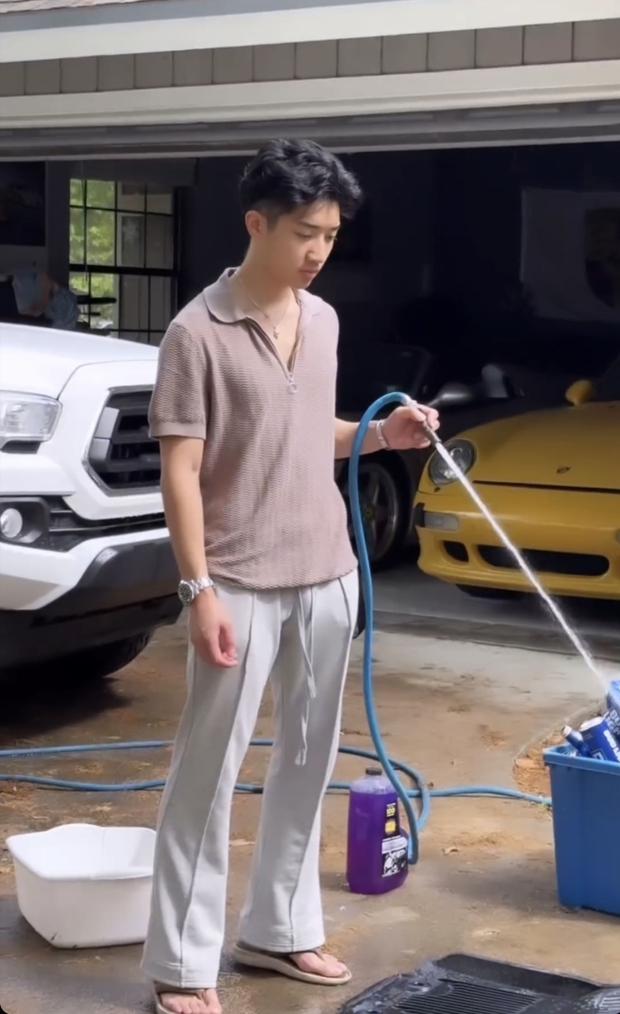 Hotgirl TDDC Phạm Như Phương flex dàn siêu xe của bạn trai Việt kiều - Ảnh 2