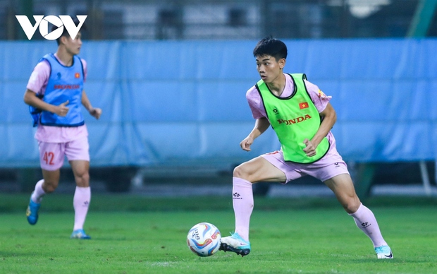 Hoàng Đức, Quang Hải nỗ lực ghi điểm với HLV Troussier trước giờ G - Ảnh 3.