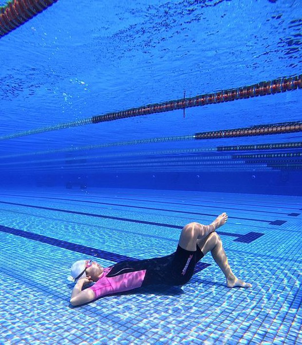 Ánh Viên dưới nước