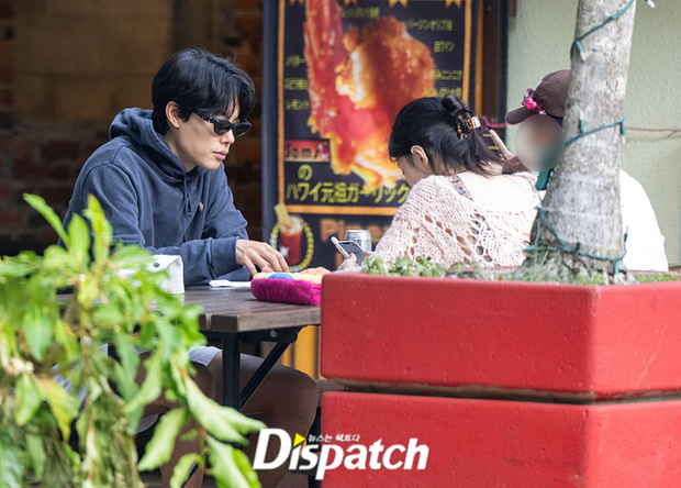 HOT: Dispatch “tóm gọn” buổi hẹn hò của Han So Hee - Ryu Jun Yeol ở Hawaii, nhưng sao bầu không khí ảm đạm quá - Ảnh 3.